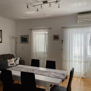 https://apartman-nives-trogir.hotels-in-trogir.com